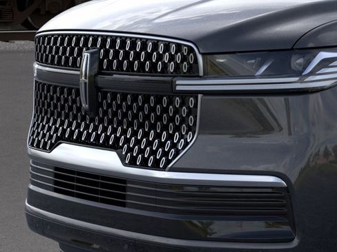 New 2026 Lincoln Navigator L Premier AWD/4WD image 17