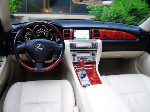 Used 2006 Lexus SC 430 Convertible RWD image 2