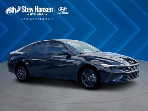 New 2026 Hyundai Elantra Sport FWD image 11