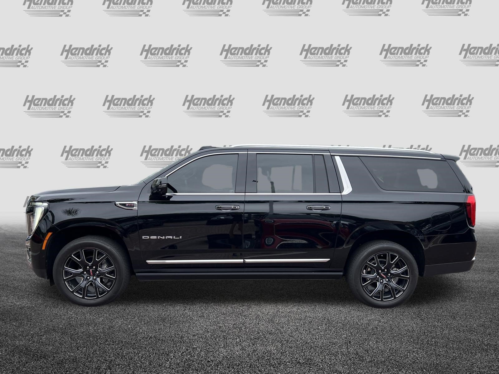 Used 2025 GMC Yukon XL Denali w/ Sun & Power Step Package AWD/4WD image 7