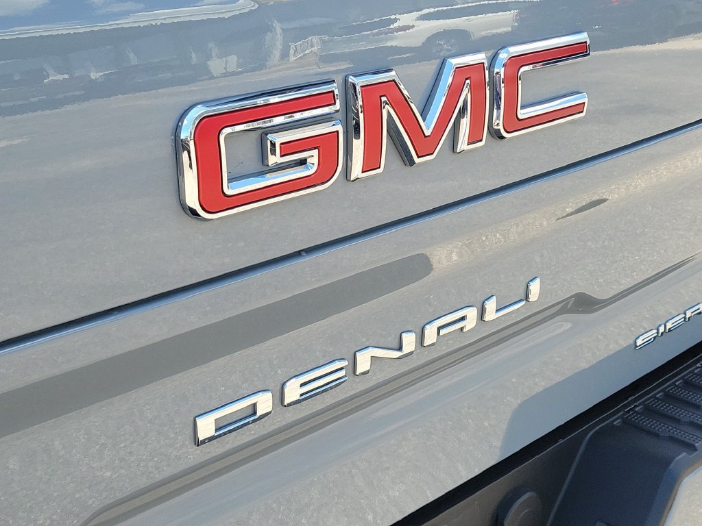 Used 2025 GMC Sierra 1500 Denali w/ Denali Reserve Package AWD/4WD image 5