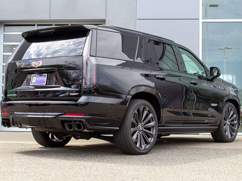 Used 2025 Cadillac Escalade V AWD/4WD image 10