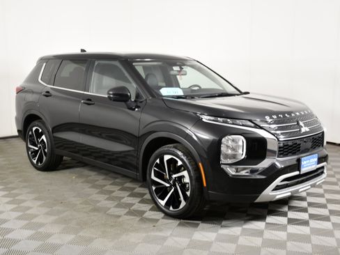 Used 2023 Mitsubishi Outlander SE AWD/4WD image 4