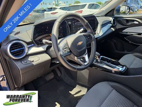 Used 2024 Chevrolet Trax LT w/ Driver Confidence Package FWD image 14