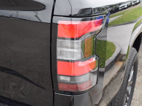 Used 2025 Nissan Frontier SV image 10