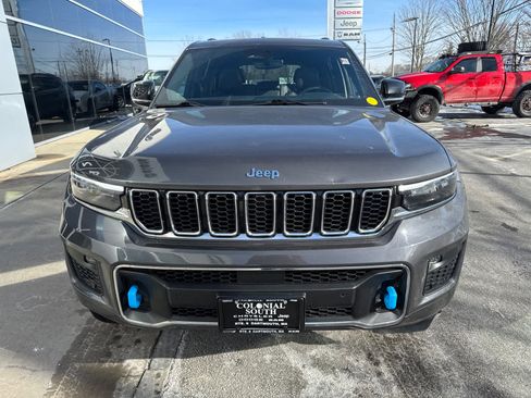 Used 2023 Jeep Grand Cherokee Overland w/ MOPAR Finishing Package image 9