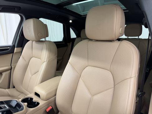 Certified 2025 Porsche Macan image 34