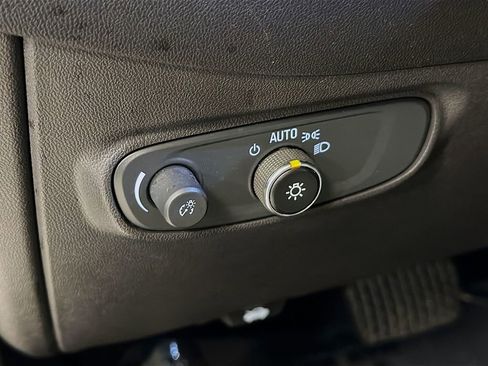 Used 2021 Chevrolet Equinox LS FWD image 13