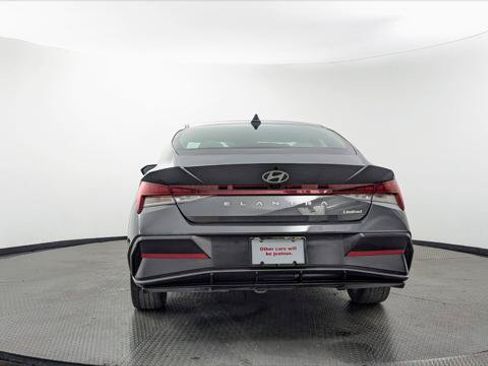Used 2025 Hyundai Elantra Limited FWD image 7