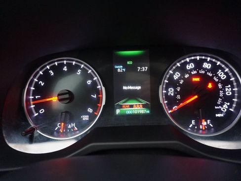 Used 2021 Toyota RAV4 XLE Premium FWD image 6