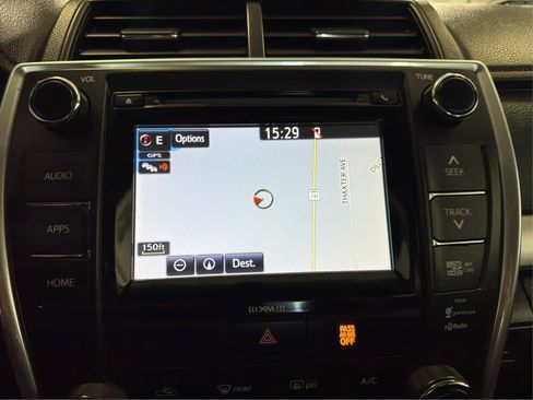 Used 2017 Toyota Camry SE w/ Moonroof Package FWD image 28
