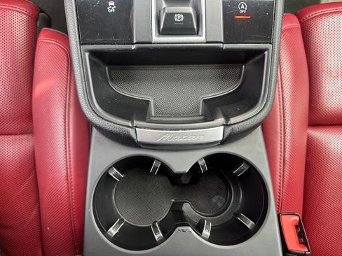 Certified 2023 Porsche Macan AWD/4WD image 28