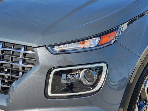 Used 2025 Hyundai Venue Limited image 9