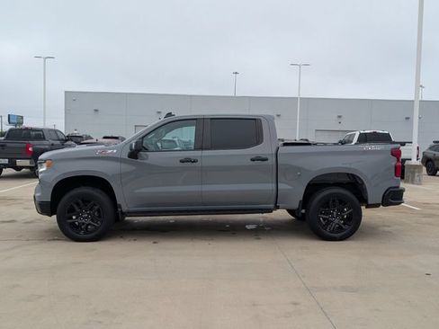 Used 2024 Chevrolet Silverado 1500 LT Trail Boss w/ Convenience Package II AWD/4WD image 3