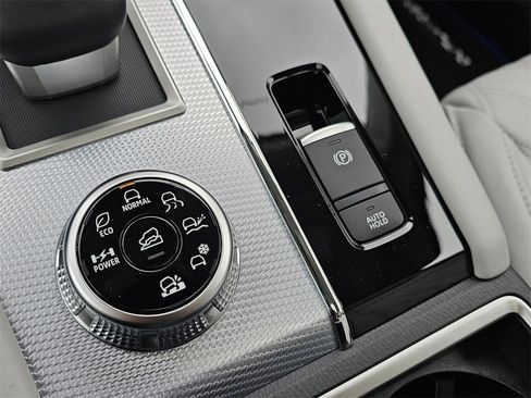 New 2025 Mitsubishi Outlander SEL image 14