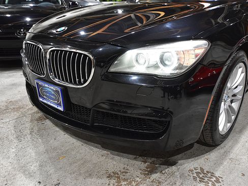 Used 2013 BMW 750i xDrive image 4