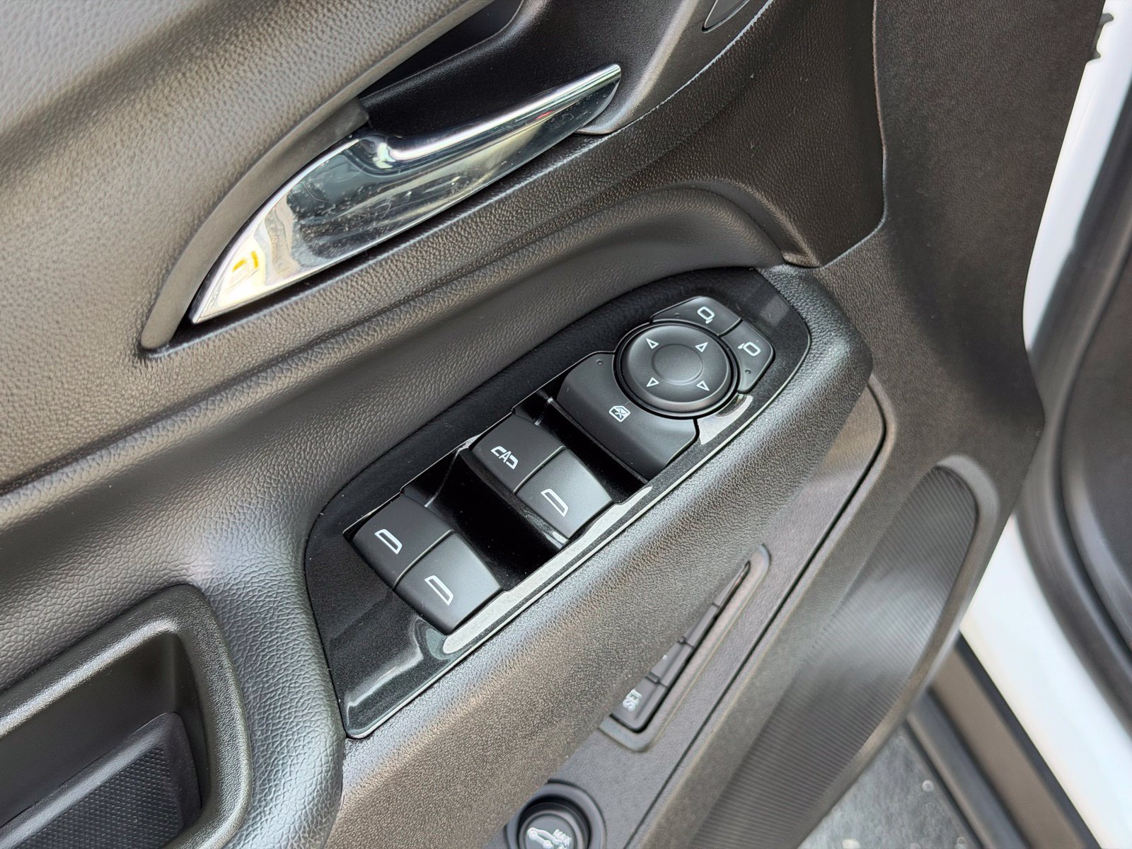 Used 2024 Chevrolet Equinox Premier FWD image 13