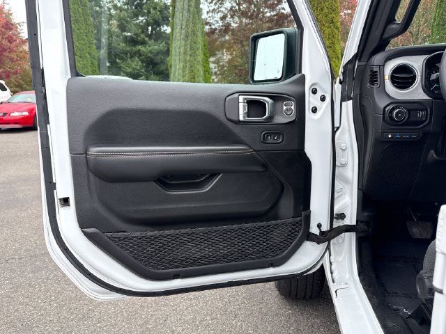 Used 2024 Jeep Wrangler Unlimited Sahara AWD/4WD image 17