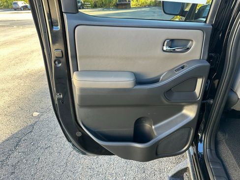 Used 2023 Nissan Frontier SV w/ SV Convenience Package image 23