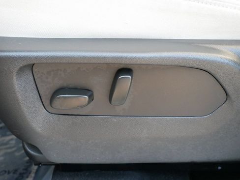 Used 2023 Buick Envision Avenir AWD/4WD image 16