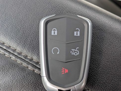 Used 2015 Cadillac XTS Luxury AWD/4WD image 32