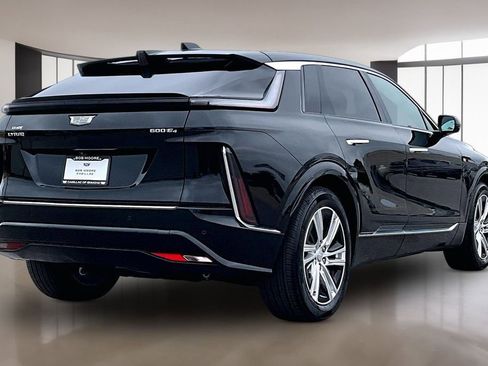 Used 2024 Cadillac Lyriq Tech AWD/4WD image 2