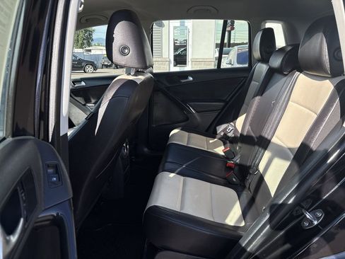 Used 2017 Volkswagen Tiguan S image 26