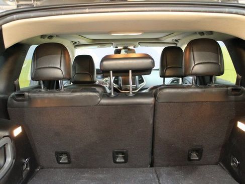 Used 2017 Jeep Cherokee Limited image 16