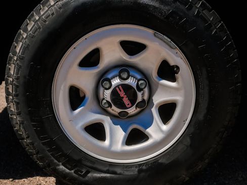 Used 2018 GMC Sierra 1500 2WD Regular Cab image 10