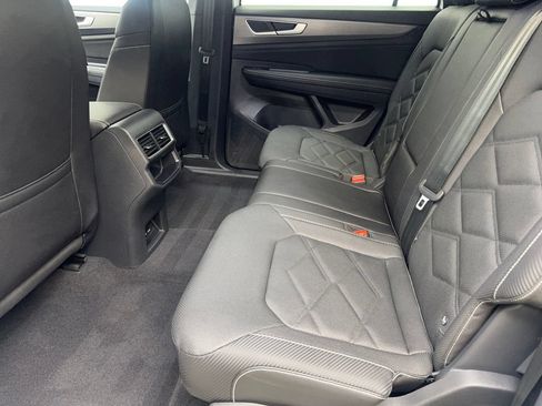Used 2025 Volkswagen Atlas Cross Sport SE FWD image 34