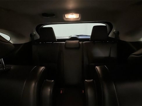 Used 2024 Toyota Highlander XLE image 18