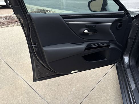 Used 2023 Lexus ES 250 w/ Premium Package image 14