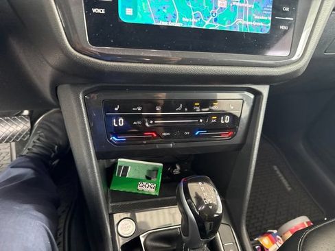 Used 2023 Volkswagen Tiguan SE w/ Panoramic Sunroof Package FWD image 22