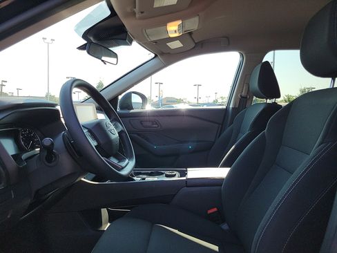 Used 2025 Nissan Rogue S image 13