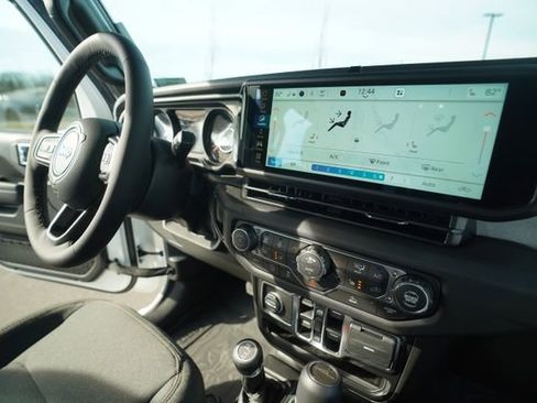 New 2025 Jeep Gladiator Sport image 30