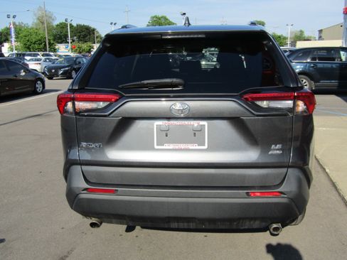 Used 2019 Toyota RAV4 LE AWD/4WD image 6
