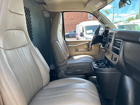 Used 2020 Chevrolet Express 3500 Extended RWD image 16