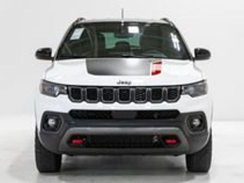 Used 2025 Jeep Compass Trailhawk AWD/4WD image 7