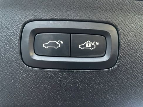 Certified 2024 Volvo XC90 B5 Core image 11