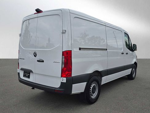 Used 2025 Mercedes-Benz Sprinter 2500 image 3