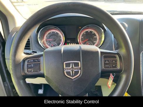 Used 2019 Dodge Grand Caravan SE w/ UConnect Hands-Free Group FWD image 16