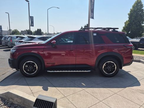 Used 2024 Nissan Pathfinder Rock Creek AWD/4WD image 9