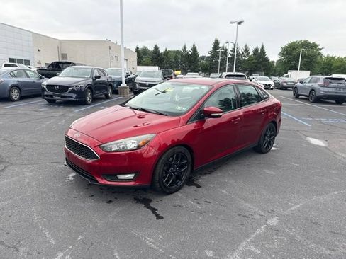 Used 2016 Ford Focus SE w/ Equipment Group 201A FWD image 3