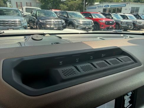 Used 2023 Ford Bronco Outer Banks w/ Sasquatch Package AWD/4WD image 38