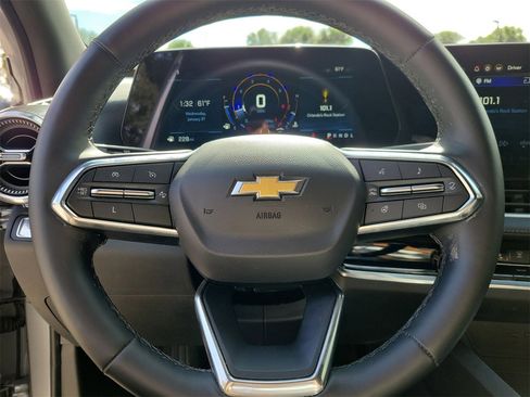 Used 2025 Chevrolet Equinox LT image 17