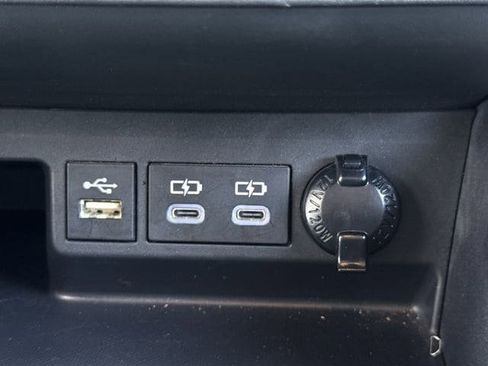 Used 2023 Toyota Highlander XLE image 21