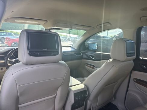 Used 2019 GMC Acadia Denali w/ Technology Package FWD image 13