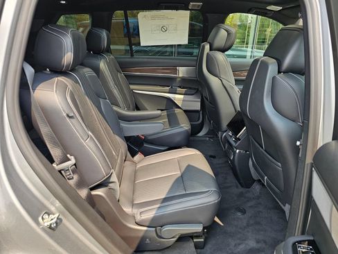 New 2027 Cadillac Vistiq Sport AWD/4WD image 12