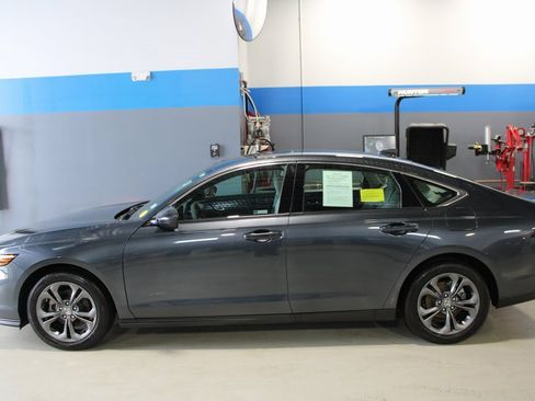 Certified 2023 Honda Accord EX image 17