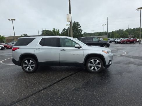 Used 2021 Chevrolet Traverse LT w/ LT Premium Package FWD image 2